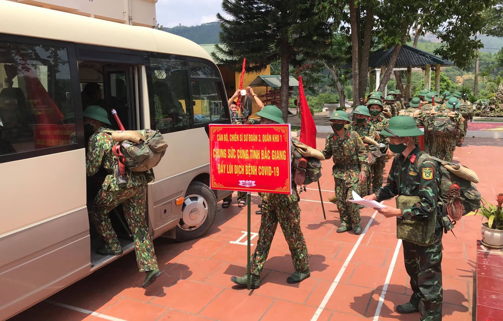 Sư đoàn 3, Quân khu 1 điều động hàng trăm cán bộ, chiến sĩ chung sức cùng Bắc Giang chống dịch